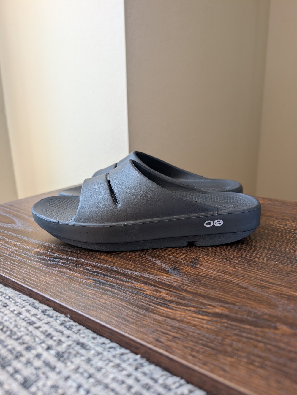 OOFOS OOahh Black Slide Recovery Comfort Unisex Sandals